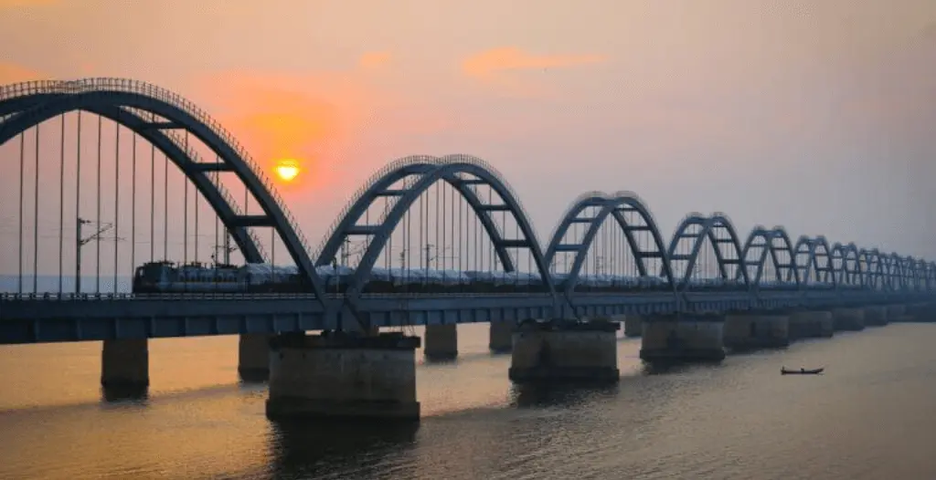 An image showing Rajahmundry Godavari Arch Bridge