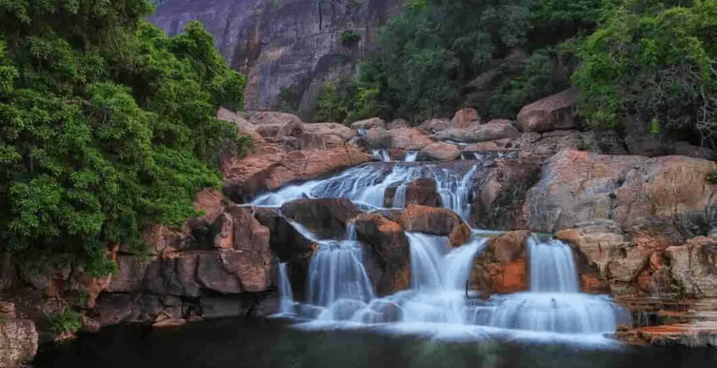 An image showing thirunelveli Kuthirapanjan Falls